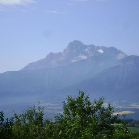 Le Genevray Bed and Breakfast La Mure  Exteriör bild